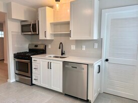 201 S Mitchell St in San Marcos, TX - Building Photo