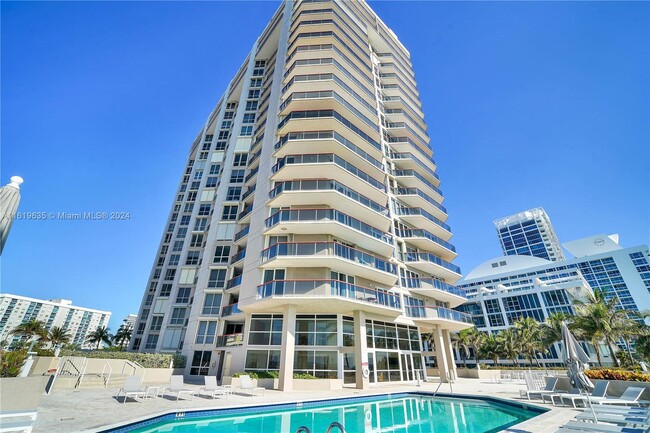 6767 Collins Ave, Unit 1620 in Miami, FL - Building Photo - Building Photo