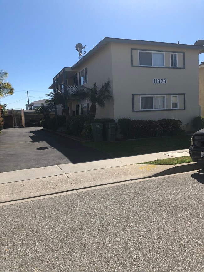 11828 Eucalyptus Ave, Unit D in Hawthorne, CA - Building Photo - Building Photo