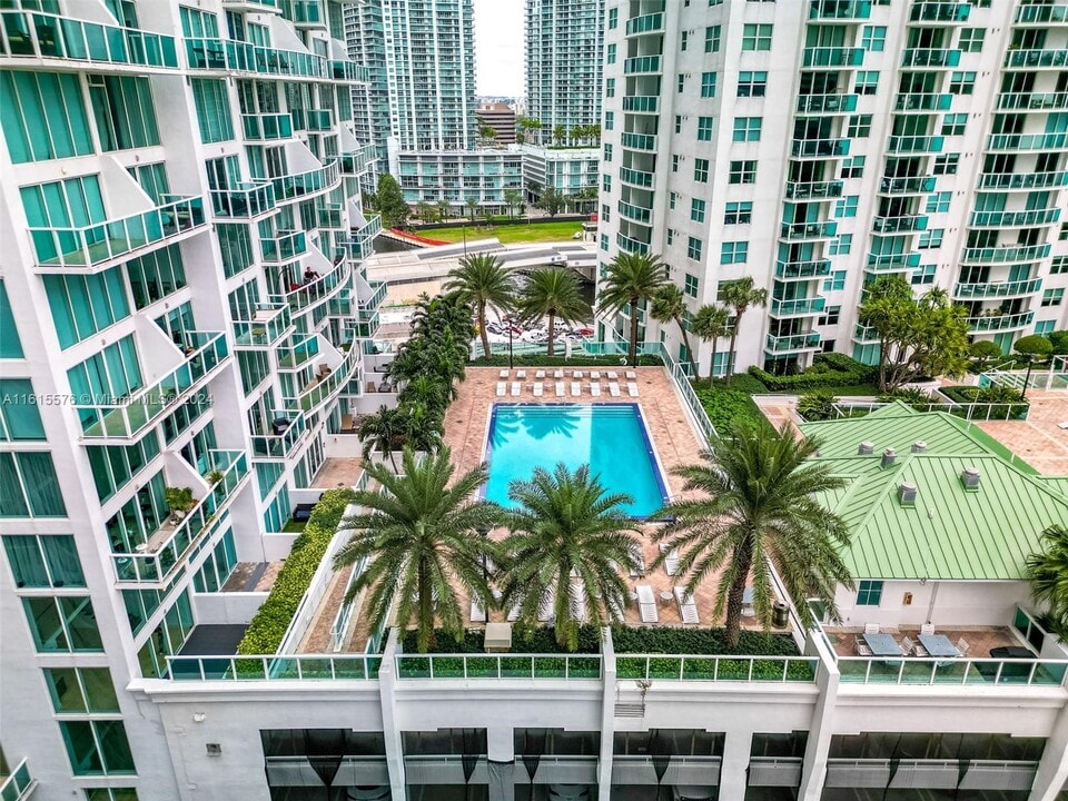 41 SE 5th St, Unit 814 in Miami, FL - Building Photo