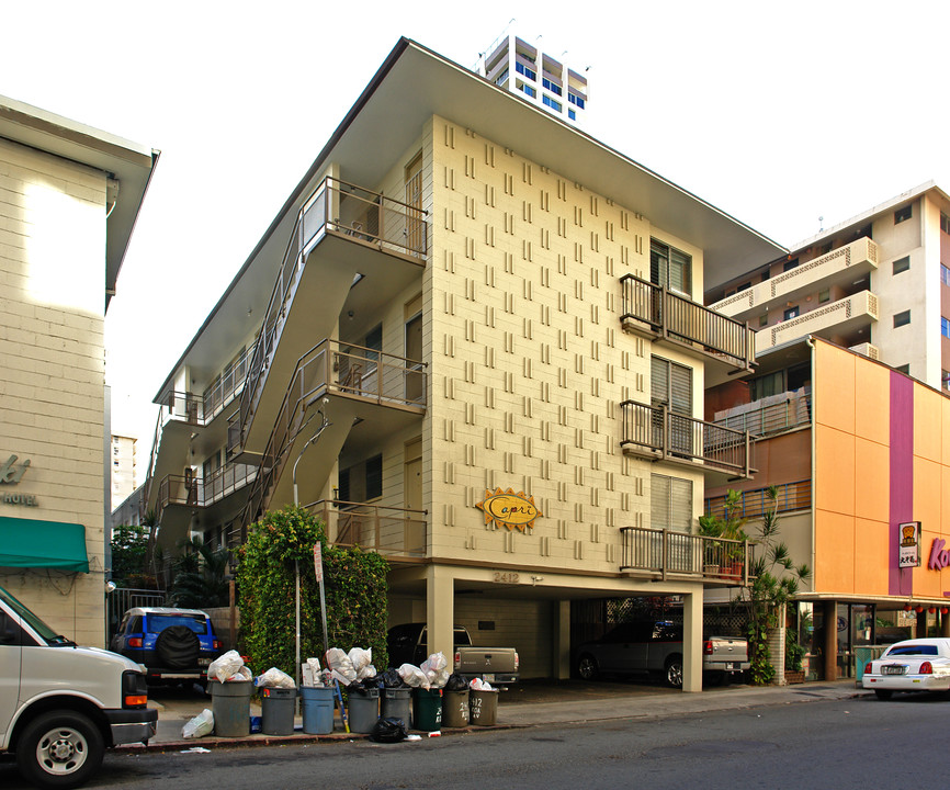 Capri in Honolulu, HI - Foto de edificio