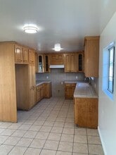 8116 San Antonio Ave in South Gate, CA - Building Photo - Building Photo