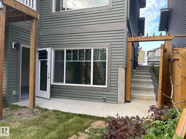 property at 1565 Esaiw Place NW