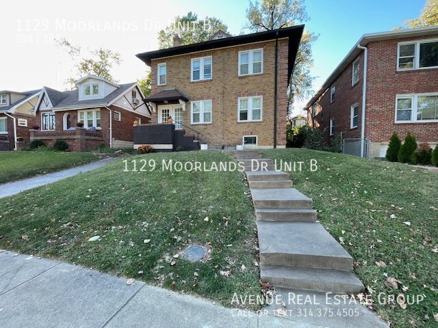 1129 Moorlands Dr in Richmond Heights, MO - Foto de edificio