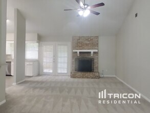 6906 Falling Waters Dr in Spring, TX - Building Photo - Building Photo