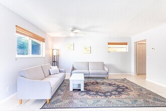 19 Colonial Club Dr, Unit 204 in Boynton Beach, FL - Building Photo - Building Photo