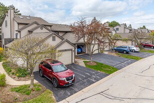 Hoffman Estates in Schaumburg, IL - Building Photo