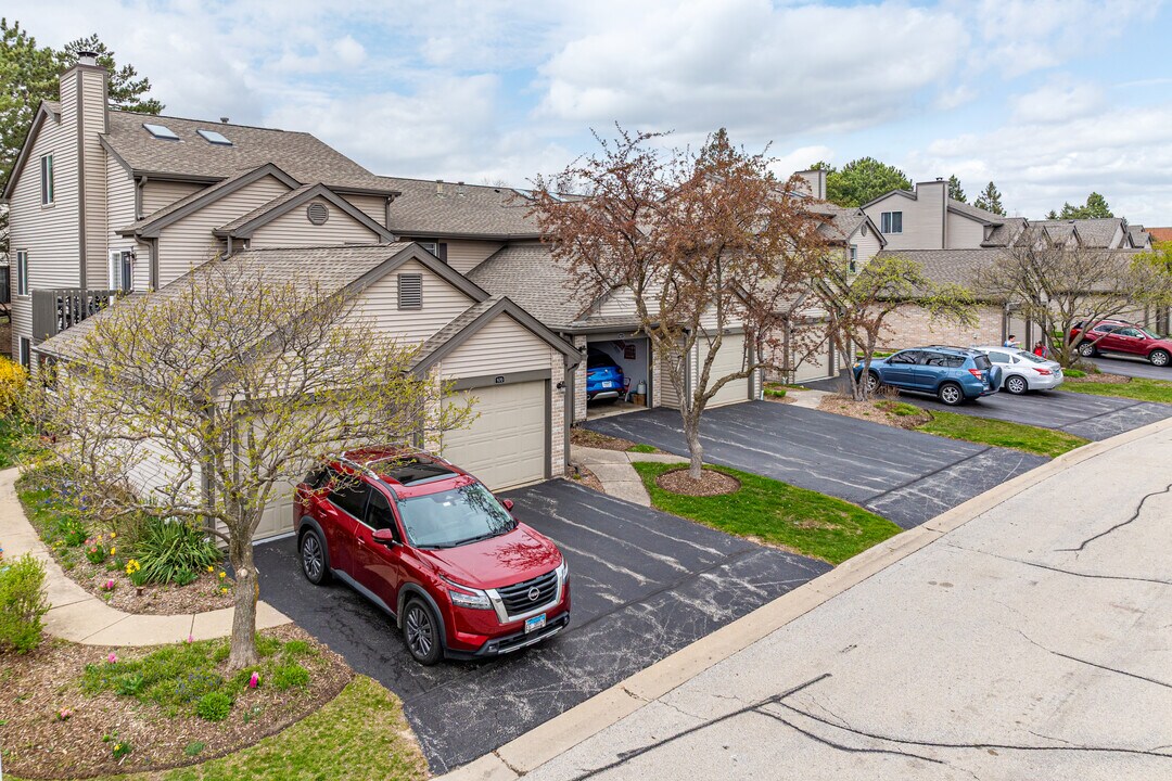 Hoffman Estates in Schaumburg, IL - Building Photo