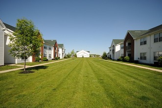 Charter Club Apartments in London, OH - Building Photo - Building Photo