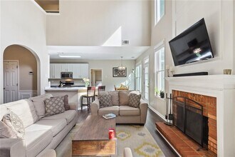 325 Camber Trce in Roswell, GA - Building Photo - Building Photo