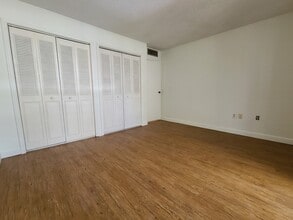 701 SW 75th St, Unit 103 in Gainesville, FL - Foto de edificio - Building Photo