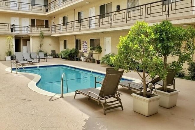 4358 Mammoth Ave, Unit 5 in Sherman Oaks, CA - Foto de edificio - Building Photo