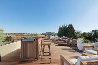 3 Old Meadow Bend in Westhampton Beach, NY - Building Photo - Building Photo