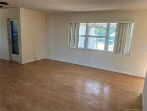 1467 SE Andrews St in Stuart, FL - Building Photo - Building Photo