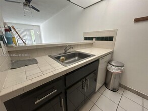 1225 NE 124th St in North Miami, FL - Building Photo - Building Photo