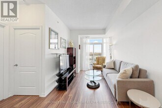 8323 Kennedy Rd in Markham, ON - Building Photo - Building Photo