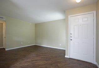 Lake Houston Pines in Houston, TX - Building Photo - Interior Photo