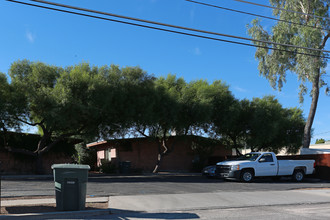 3640-3646 E Bellevue St in Tucson, AZ - Building Photo - Building Photo