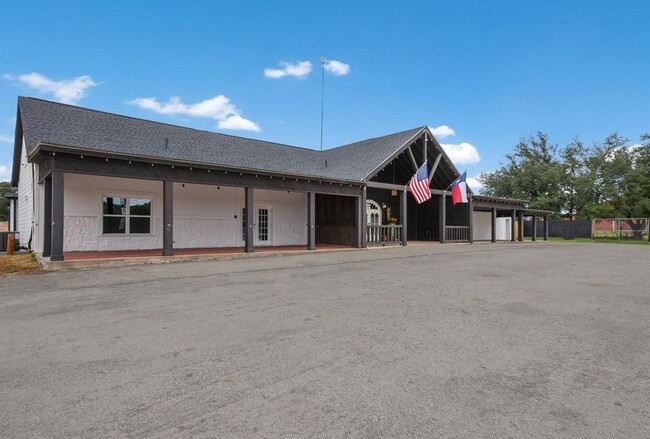 15603 TX-29 in Buchanan Dam, TX - Foto de edificio - Building Photo