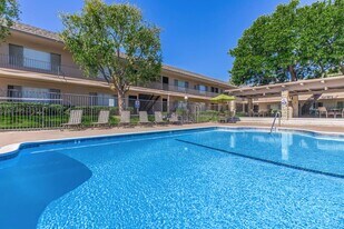 Kimberly Arms Apartment Homes in Fullerton, CA - Building Photo