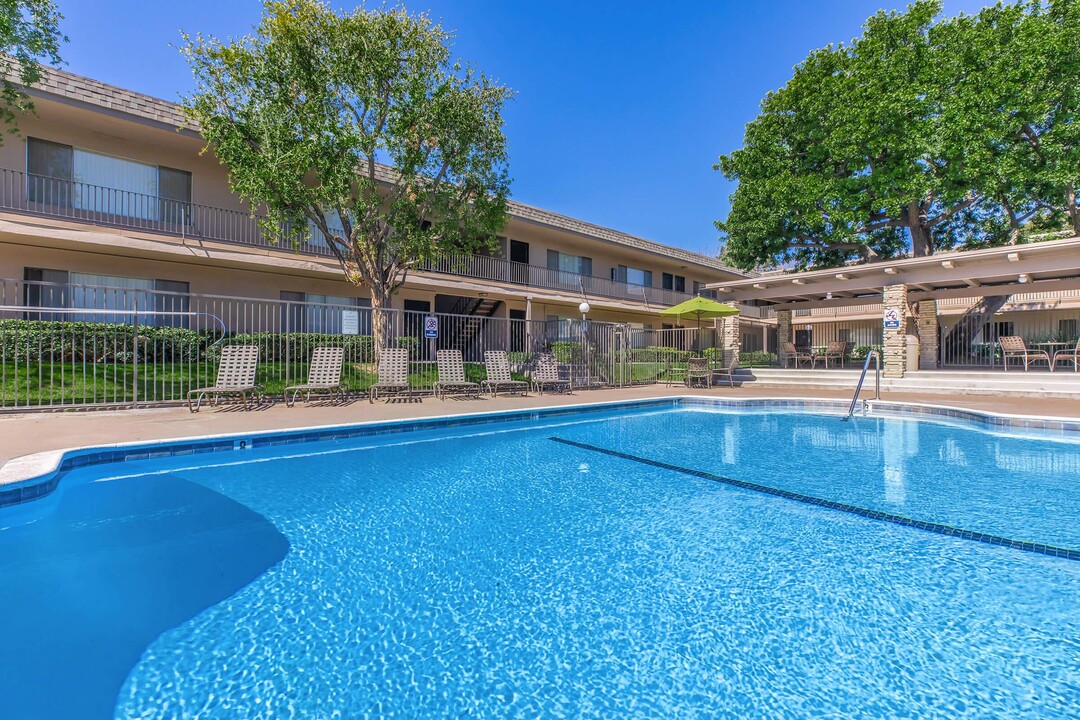 Kimberly Arms Apartment Homes in Fullerton, CA - Foto de edificio