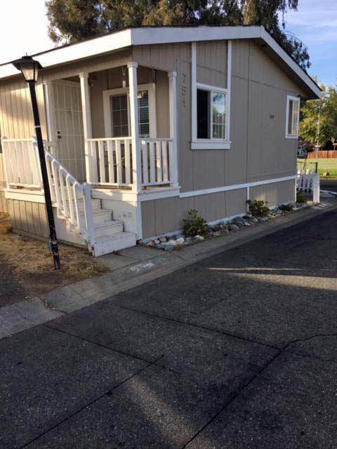 Larchmont Mobile Home Park in Sacramento, CA - Building Photo - Building Photo