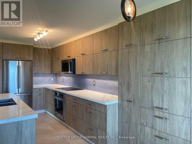 2 Maison Parc Ct in Vaughan, ON - Building Photo - Building Photo