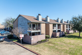 Westwood Gardens Condominiums in Houston, TX - Building Photo - Building Photo