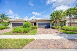 7638 Jacaranda Ln in Naples, FL - Building Photo