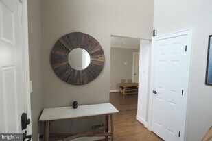 4536 Fairfield Dr in Bethesda, MD - Building Photo