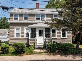 8 South St in Newmarket, NH - Building Photo