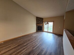 11683 Alpine Dr in Monticello, MN - Building Photo - Building Photo