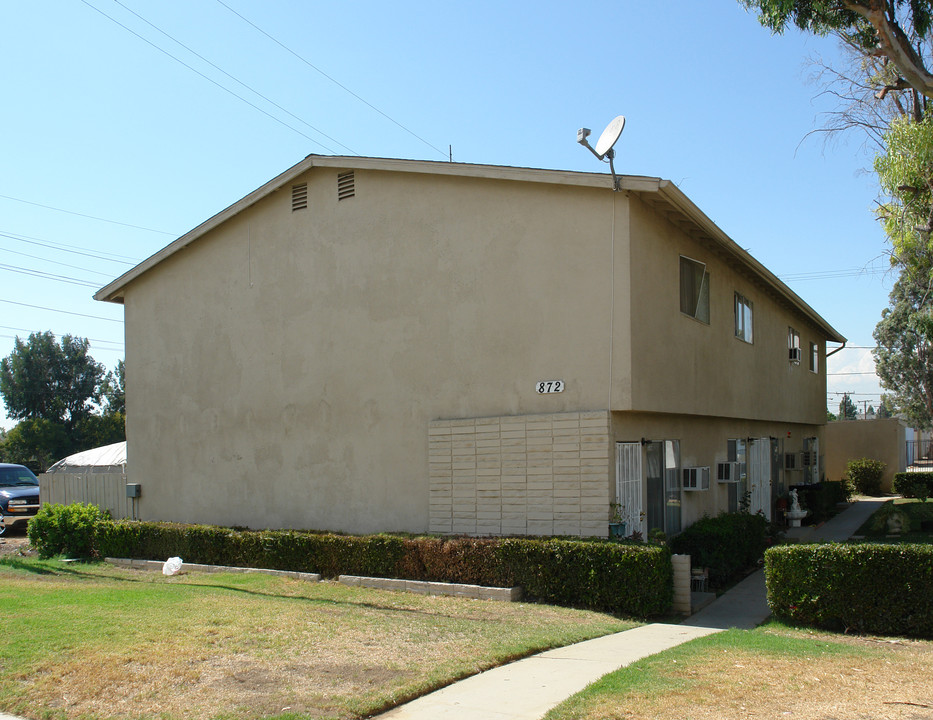 872 N Cota St in Corona, CA - Building Photo