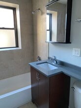 429 W Roscoe St, Unit #425-509 in Chicago, IL - Building Photo - Building Photo