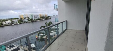 7928 East Dr in North Bay Village, FL - Building Photo - Building Photo