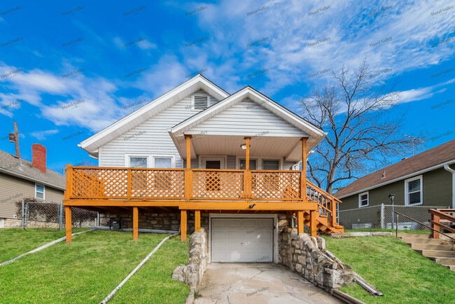 property at 1002 Kickapoo St