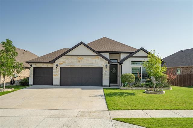 2243 Knightsgate Rd in Argyle, TX - Building Photo