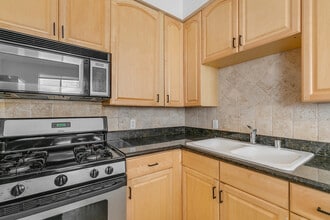 4034 Redwood Ave in Los Angeles, CA - Building Photo - Building Photo