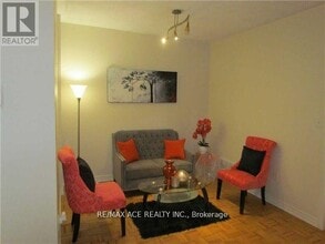 1998 Calvington Dr in Pickering, ON - Building Photo - Building Photo