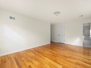 682 S 19th St in Newark, NJ - Building Photo - Building Photo