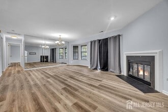 604 Woodhaven Dr in Edison, NJ - Building Photo - Building Photo