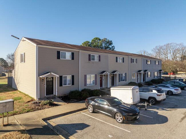 156 Delmar Ln in Newport News, VA - Building Photo - Building Photo