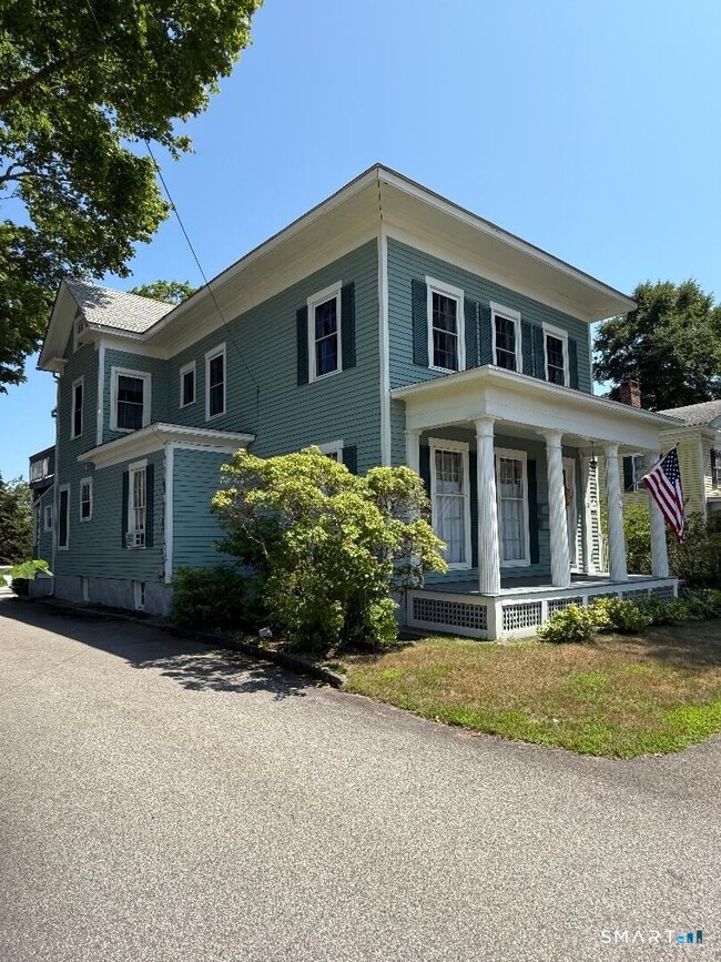 21 High St in Clinton, CT - Building Photo - Building Photo