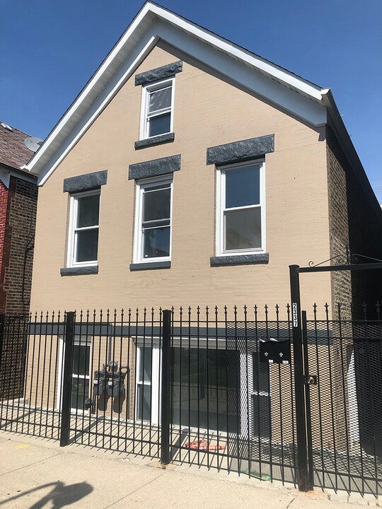 2337 S Sacramento Ave in Chicago, IL - Building Photo
