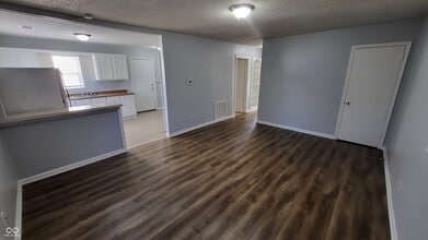 6149 Commodore Dr in Indianapolis, IN - Building Photo - Building Photo