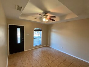 621 Bougainvillea St in Laredo, TX - Building Photo - Building Photo