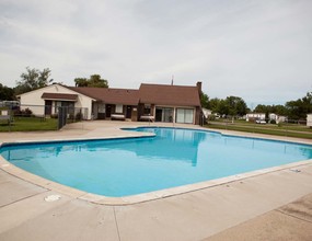 Candlewick Court in Owosso, MI - Building Photo - Building Photo