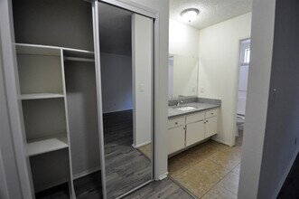 14142 Victory Blvd in Los Angeles, CA - Building Photo - Building Photo