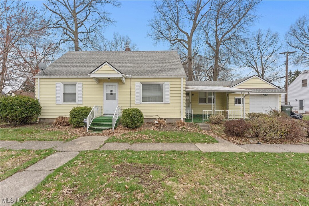 25291 Briardale Ave in Euclid, OH - Building Photo
