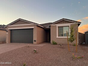 7700 W Saddlehorn Rd in Peoria, AZ - Building Photo - Building Photo
